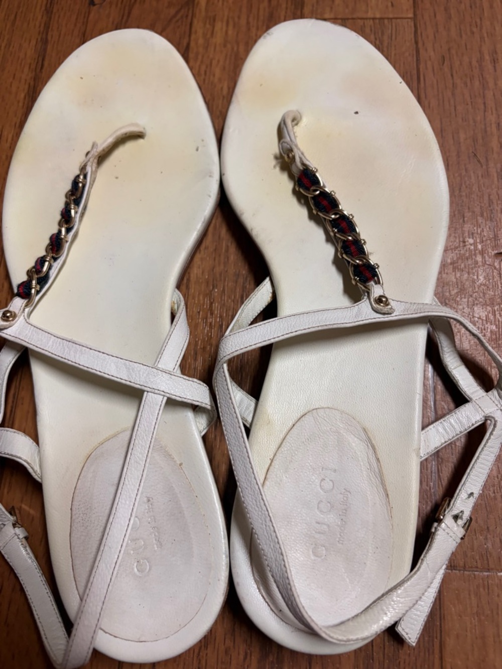 Gucci Ivory T-Strap Sandals with Chain Accent - Picture 9 of 10